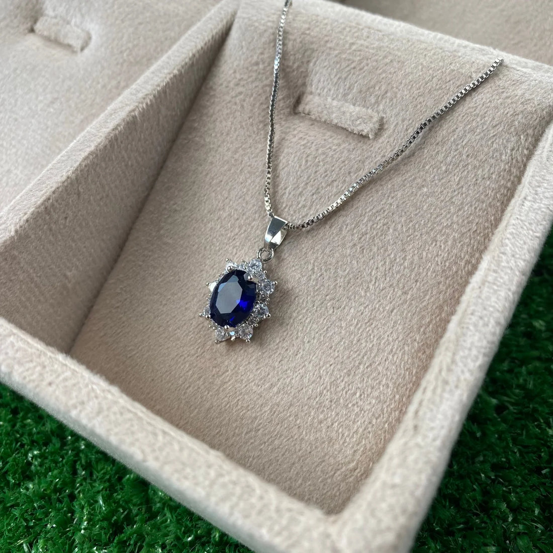 STONE LOCKET WITH SILVER & GOLDEN CHAIN